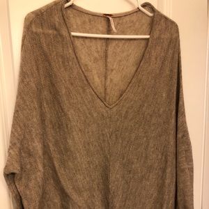 FREE PEOPLE LIGHT WEIGHT CAMEL COLORED SWEATER